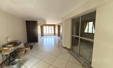 Casa en  venta. 3 dormitorios + 2 baños + patio + cochera