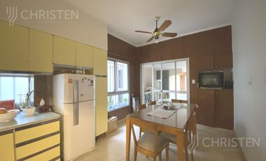 Casa en  venta. 3 dormitorios + 2 baños + patio + cochera