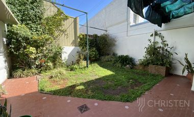 Casa en  venta. 3 dormitorios + 2 baños + patio + cochera