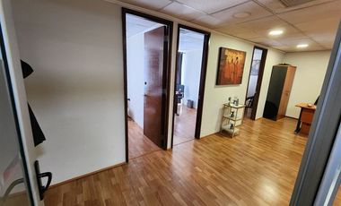 Oficina en Venta en Los Domínicos con Villanova