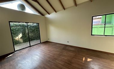 Casa en Arriendo en Los Condores / Antupiren