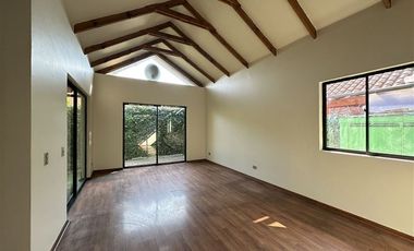 Casa en Arriendo en Los Condores / Antupiren