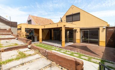 Casa con vista cordillera en sector privilegiado de La Florida, macul alto 3d 3b 3e