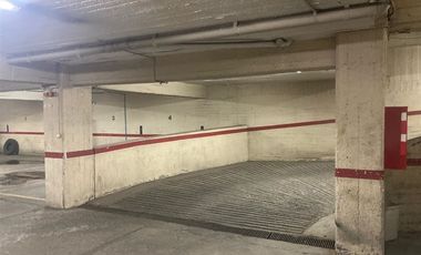 Estacionamiento en Venta en Metro Los Leones