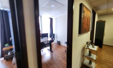 Oficina en Venta en Los Domínicos con Villanova