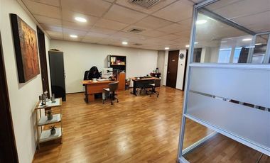 Oficina en Venta en Los Domínicos con Villanova