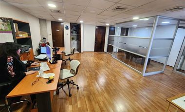 Oficina en Venta en Los Domínicos con Villanova