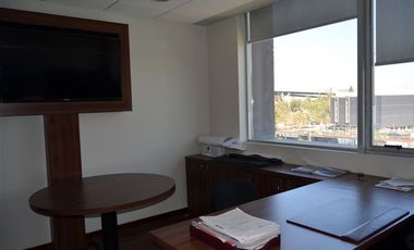 Oficina en Arriendo en Avenida del Valle con Santa Clara