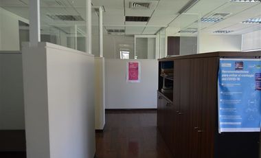 Oficina en Arriendo en Avenida del Valle con Santa Clara