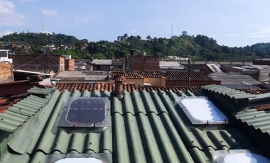 CASA EN VENTA EN EL CENTRO/CHINCHINA