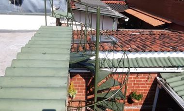 CASA EN VENTA EN EL CENTRO/CHINCHINA