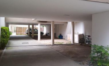 Excelente departamento de 2 ambientes al contrafrente c/cochera. Banfield E