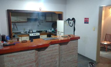 Casa al FTE con 2 dorm y casa al C/FTE con 3 dorm en 2 plantas. Ideal 2 familias. R de Escalada