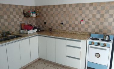 Casa al FTE con 2 dorm y casa al C/FTE con 3 dorm en 2 plantas. Ideal 2 familias. R de Escalada