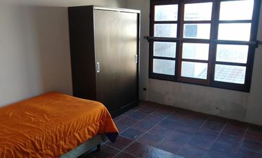 Casa al FTE con 2 dorm y casa al C/FTE con 3 dorm en 2 plantas. Ideal 2 familias. R de Escalada