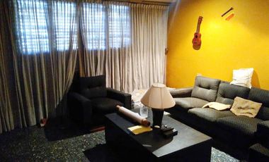 Casa al FTE con 2 dorm y casa al C/FTE con 3 dorm en 2 plantas. Ideal 2 familias. R de Escalada