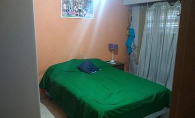 Casa al FTE con 2 dorm y casa al C/FTE con 3 dorm en 2 plantas. Ideal 2 familias. R de Escalada