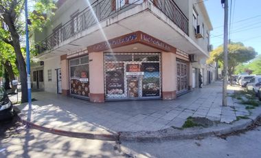 Local en esquina en venta - Barrio San Juan