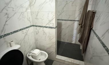 Block de 1 casa 3 deptos y 1 local