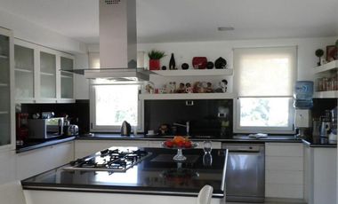 ESPECTACULAR!! CHALET DE ESTILO 1600 M²  VISTA AL GOLF