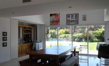 ESPECTACULAR!! CHALET DE ESTILO 1600 M²  VISTA AL GOLF