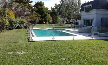 ESPECTACULAR!! CHALET DE ESTILO 1600 M²  VISTA AL GOLF