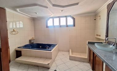 Casa en alquiler, Kennedy Norte,Guayaquil | 4 dormitorios   estudio para oficinas o consultorios
