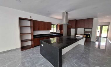 CASA EN VENTA EN PRIVADA TAMARA ,ZONA COUNTRY