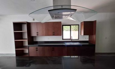 CASA EN VENTA EN PRIVADA TAMARA ,ZONA COUNTRY