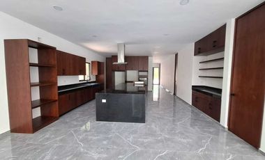 CASA EN VENTA EN PRIVADA TAMARA ,ZONA COUNTRY