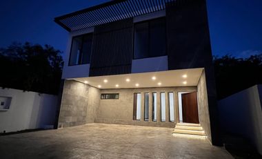 CASA EN VENTA EN PRIVADA TAMARA ,ZONA COUNTRY