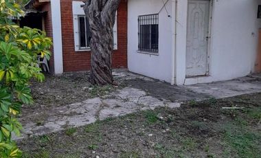 Casa en venta - 8 Dormitorios 7 Baños - Cocheras - 600Mts2 - Ezpeleta