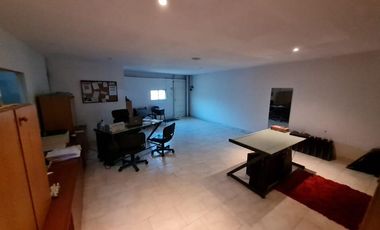 Galpón en venta en  Bernal Oeste