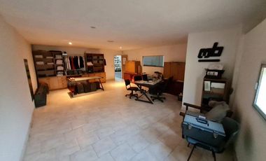 Galpón en venta en  Bernal Oeste