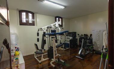 Impactante casa de época sobre Barrancas de Perú – Acassuso