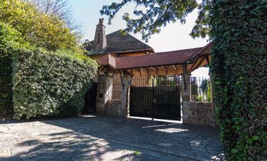 Impactante casa de época sobre Barrancas de Perú – Acassuso