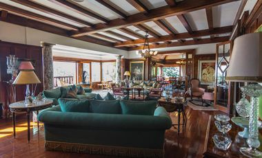 Impactante casa de época sobre Barrancas de Perú – Acassuso