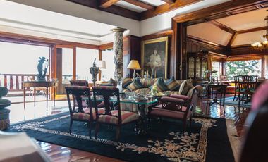 Impactante casa de época sobre Barrancas de Perú – Acassuso