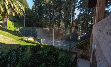 Impactante casa de época sobre Barrancas de Perú – Acassuso