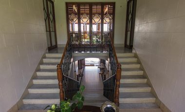 Impactante casa de época sobre Barrancas de Perú – Acassuso