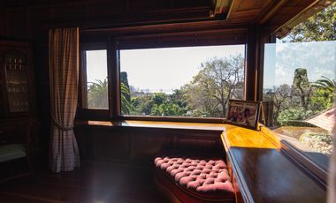 Impactante casa de época sobre Barrancas de Perú – Acassuso