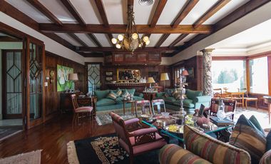 Impactante casa de época sobre Barrancas de Perú – Acassuso