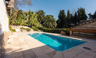 Impactante casa de época sobre Barrancas de Perú – Acassuso