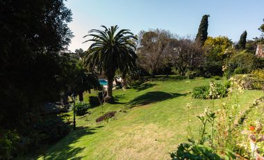 Impactante casa de época sobre Barrancas de Perú – Acassuso