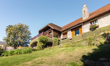 Impactante casa de época sobre Barrancas de Perú – Acassuso