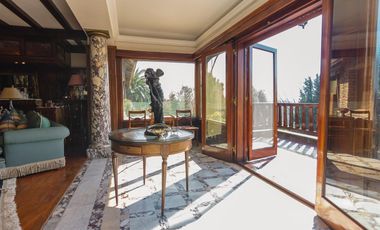 Impactante casa de época sobre Barrancas de Perú – Acassuso