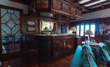 Impactante casa de época sobre Barrancas de Perú – Acassuso