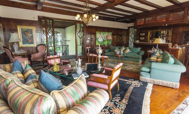 Impactante casa de época sobre Barrancas de Perú – Acassuso