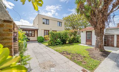 Venta - Casa 7 ambientes - Parque - Chauvin
