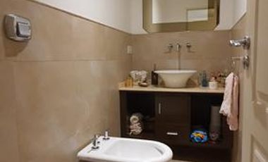 EXCLUSIVO DEPARTAMENTO DE 3 AMBIENTES CON COCHERA Y BAULERA